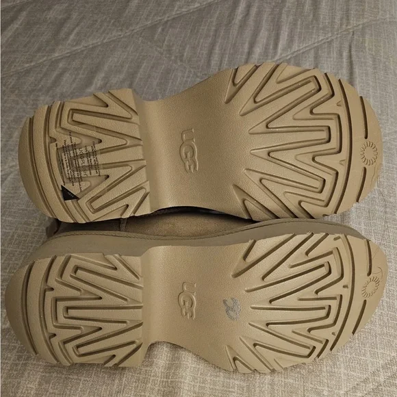 Classic Ultra Mini New Heights Platform Boot (Women) NWOT - Picture 5 of 7